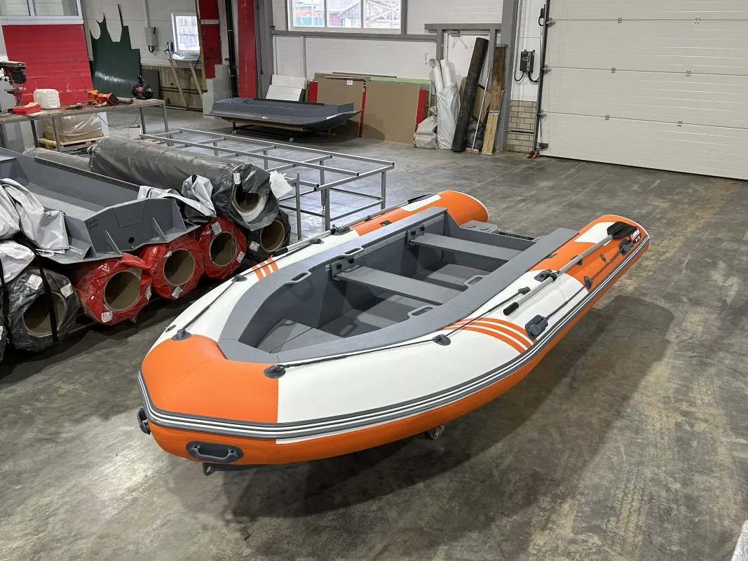 Моторная лодка РИБ Gelium 4300 (высокий борт, пластиковый конус)